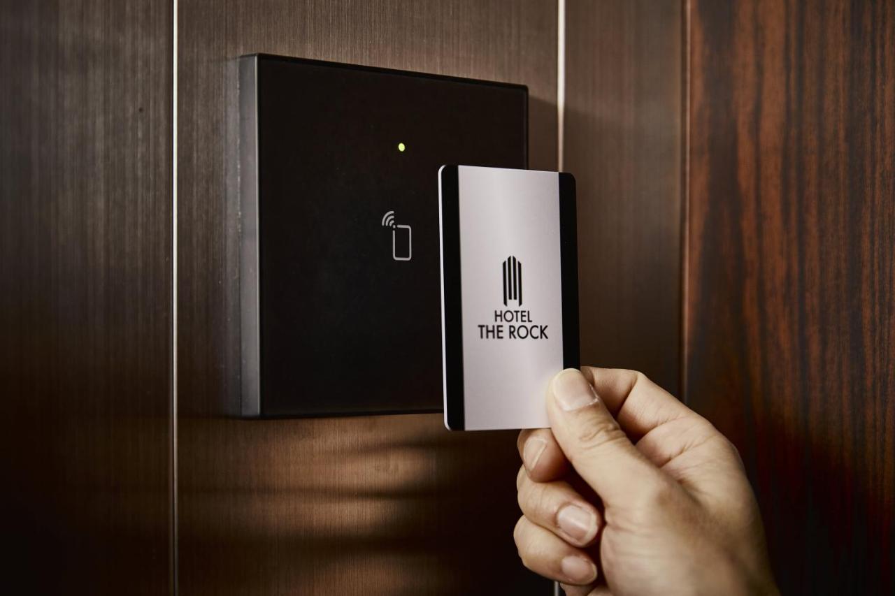 Hotel The Rock Osaka Bagian luar foto
