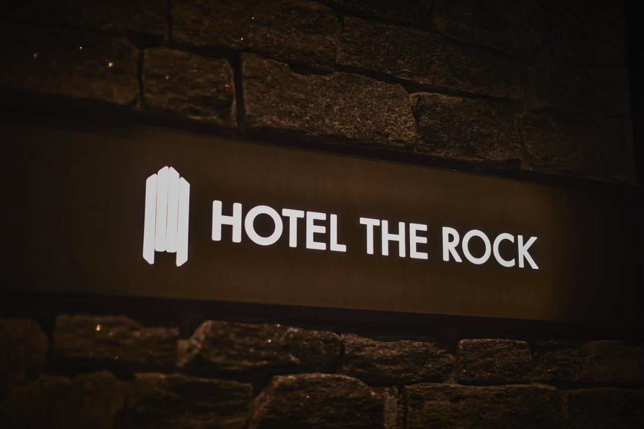 Hotel The Rock Osaka Bagian luar foto